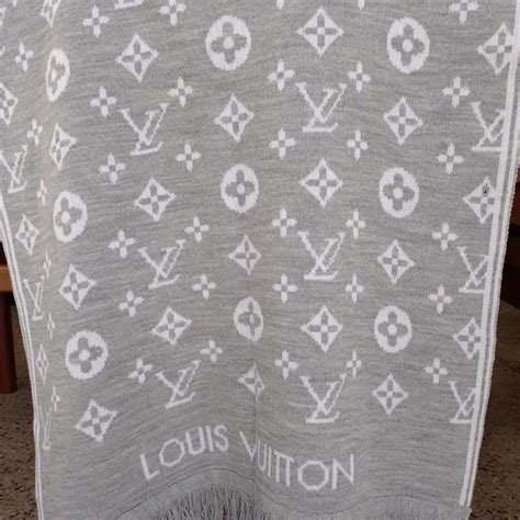 ruana louis vuitton|louis vuitton clothing.